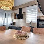 Nur 50 Meter Von Den Schoenen Straenden Medulins Apartment Medulin